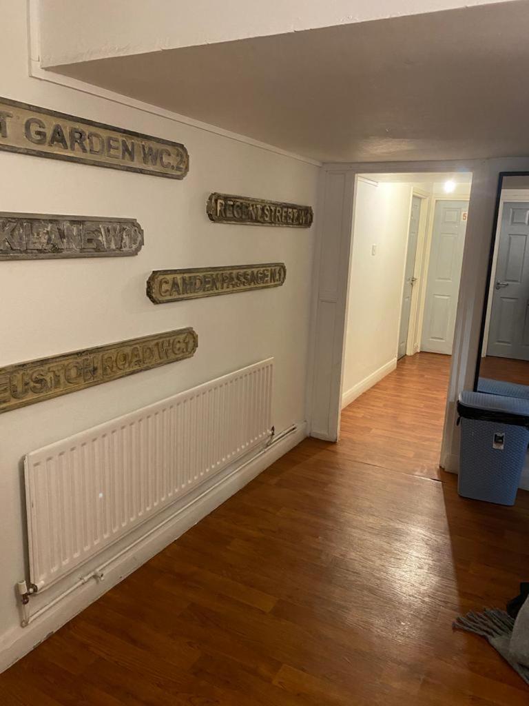 The Queens Hostel Londra Esterno foto