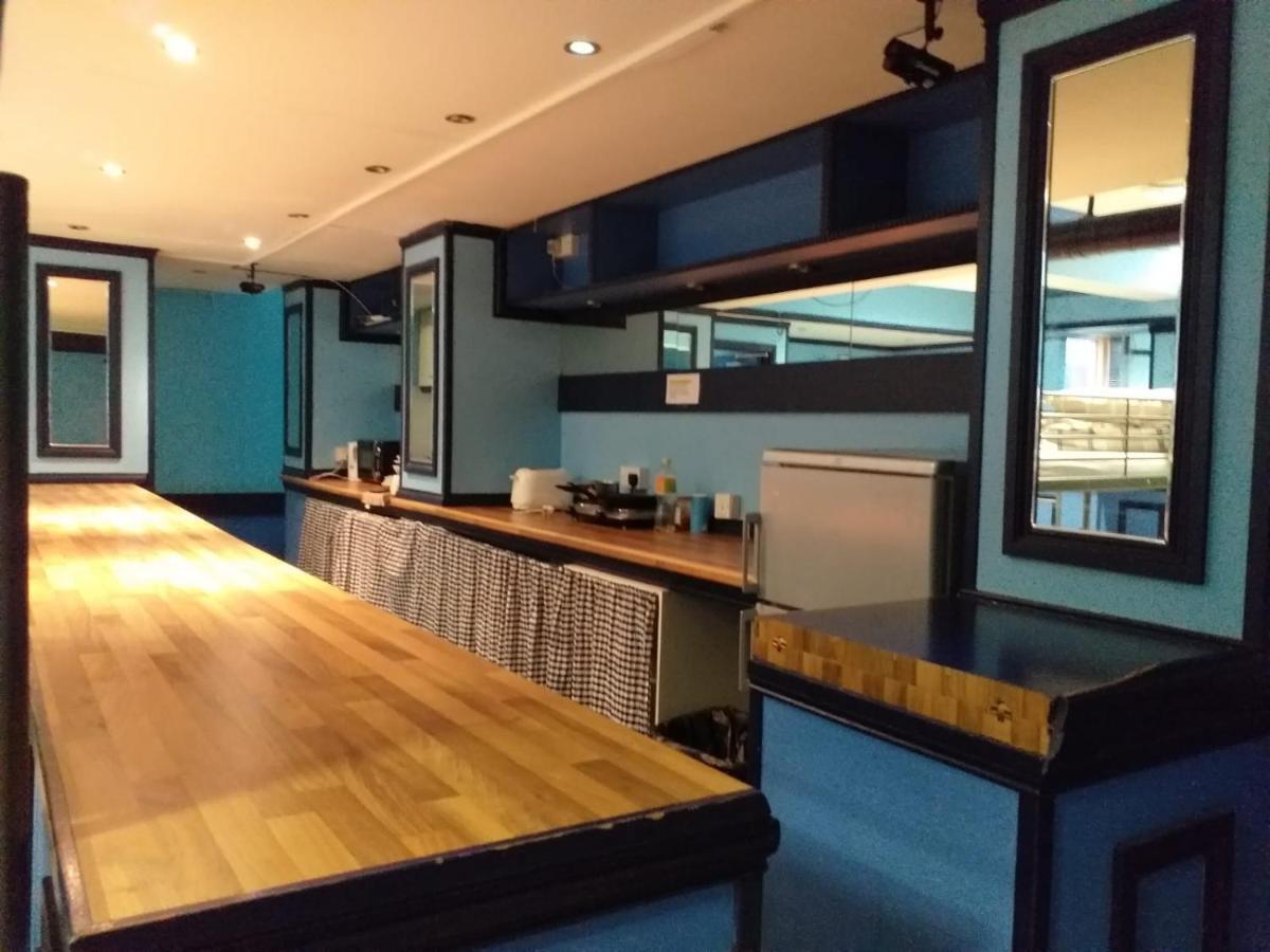 The Queens Hostel Londra Esterno foto